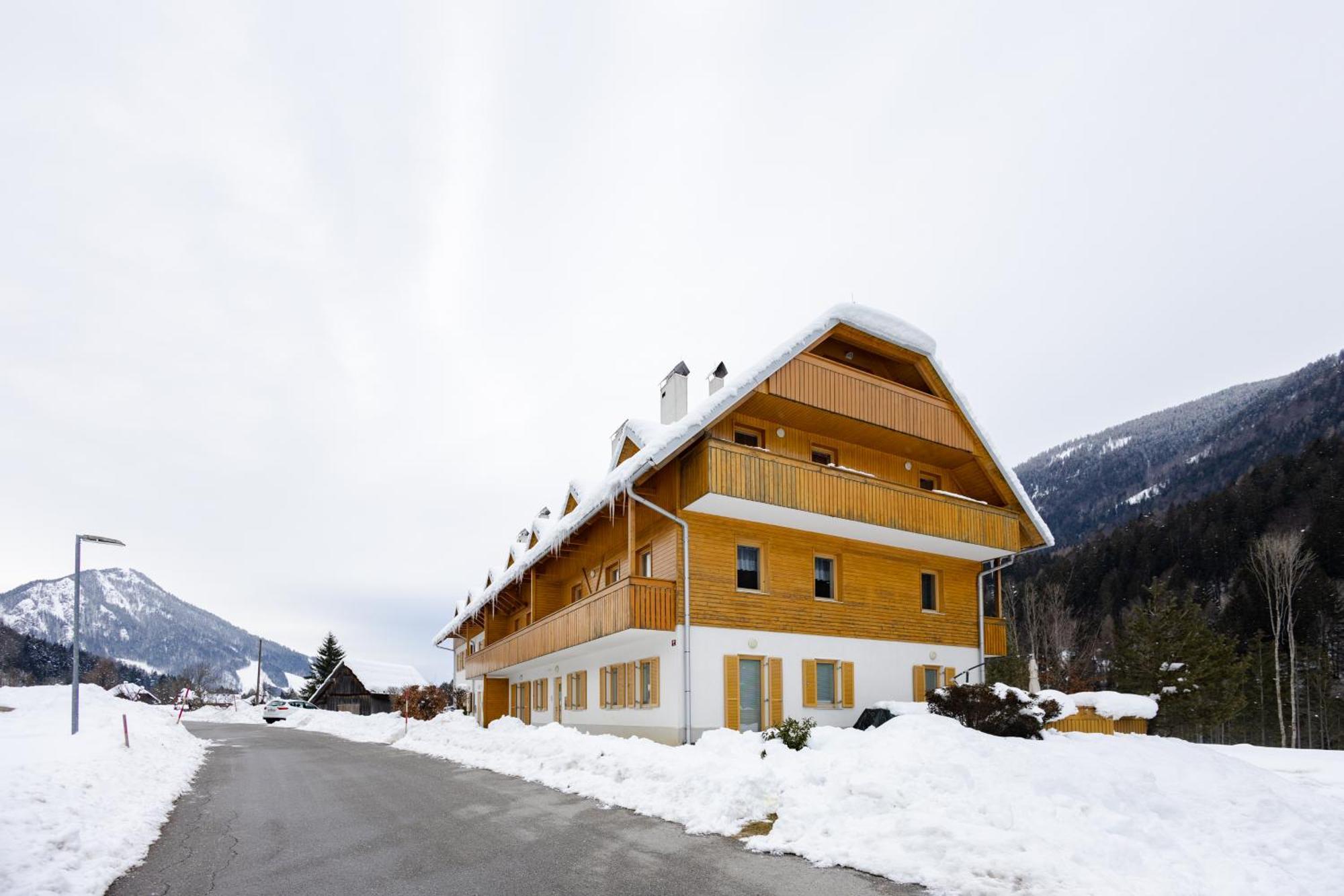 Waterfall Apartment - Cozy Mountain Retreat クランスカゴーラ エクステリア 写真